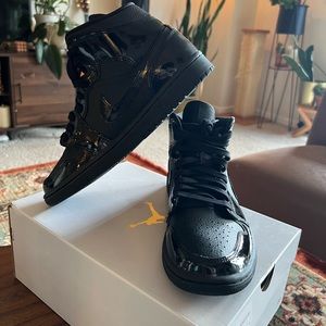 Women’s Air Jordan 1- Mid